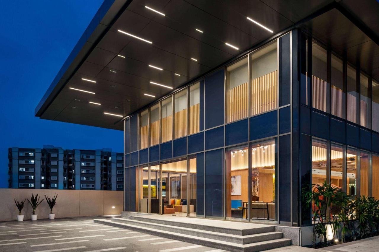 Ramada Encore By Wyndham Indore Nipania Exteriér fotografie