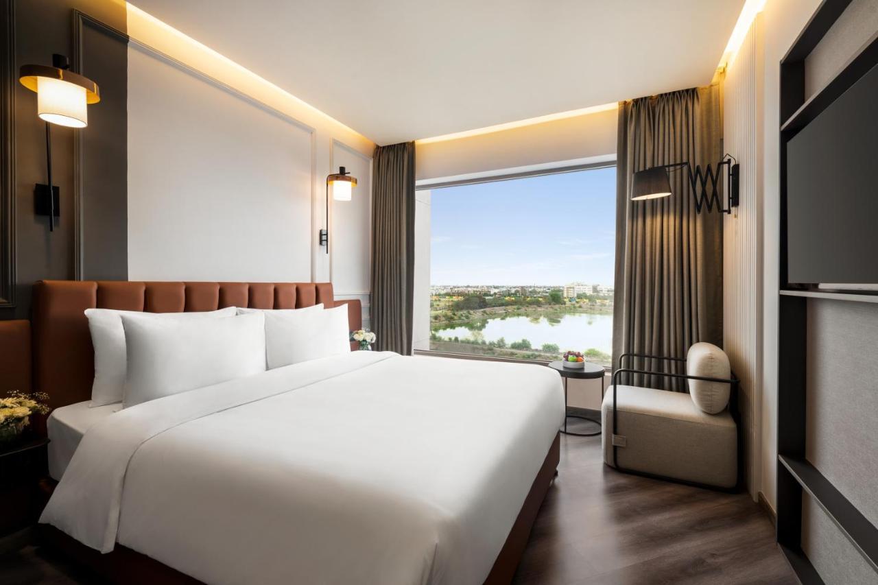 Ramada Encore By Wyndham Indore Nipania Exteriér fotografie