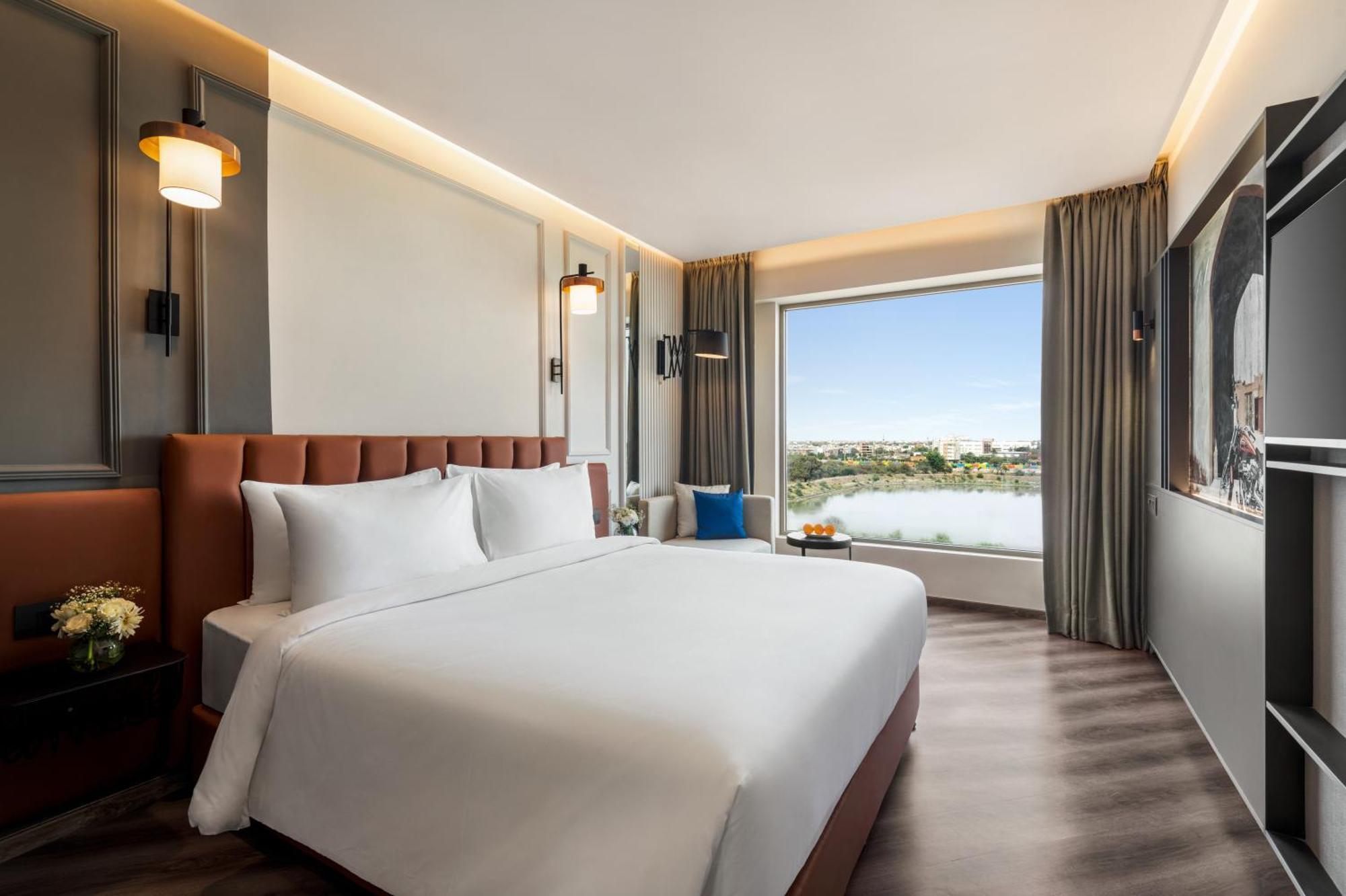 Ramada Encore By Wyndham Indore Nipania Exteriér fotografie